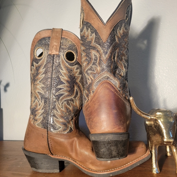 Loredo Cowboy Boots Pull cut outs Snake Skin Texture - Picture 2 of 8